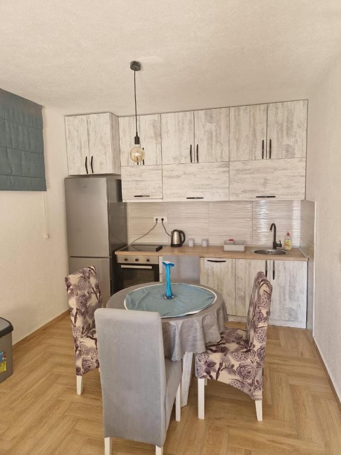Studio Apartman Happy Home Tivat Exterior foto