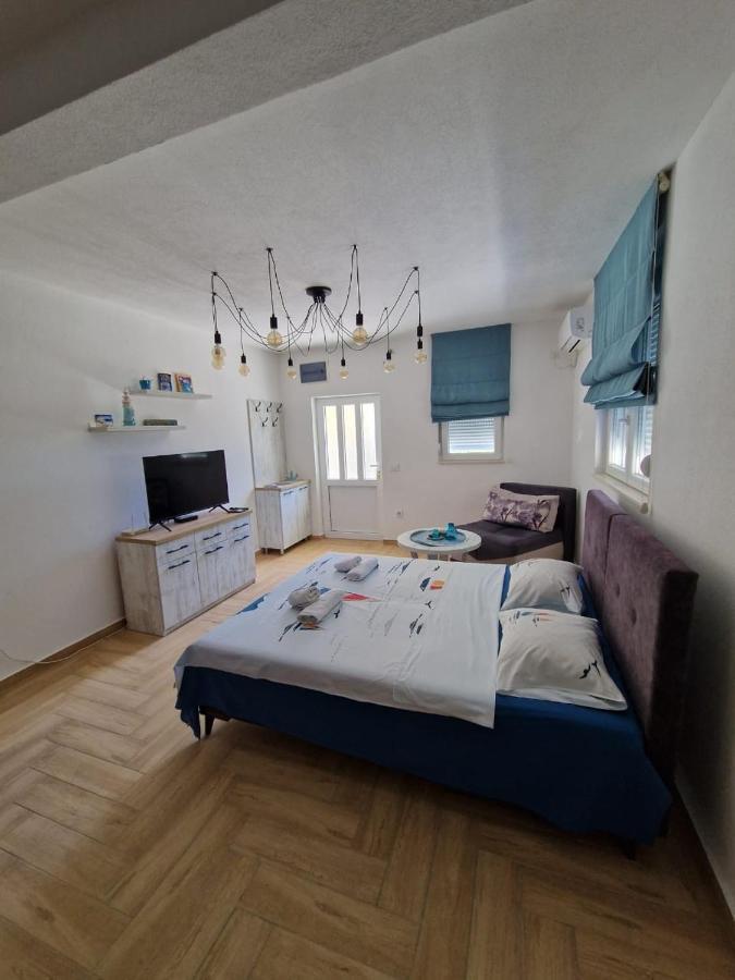 Studio Apartman Happy Home Tivat Exterior foto