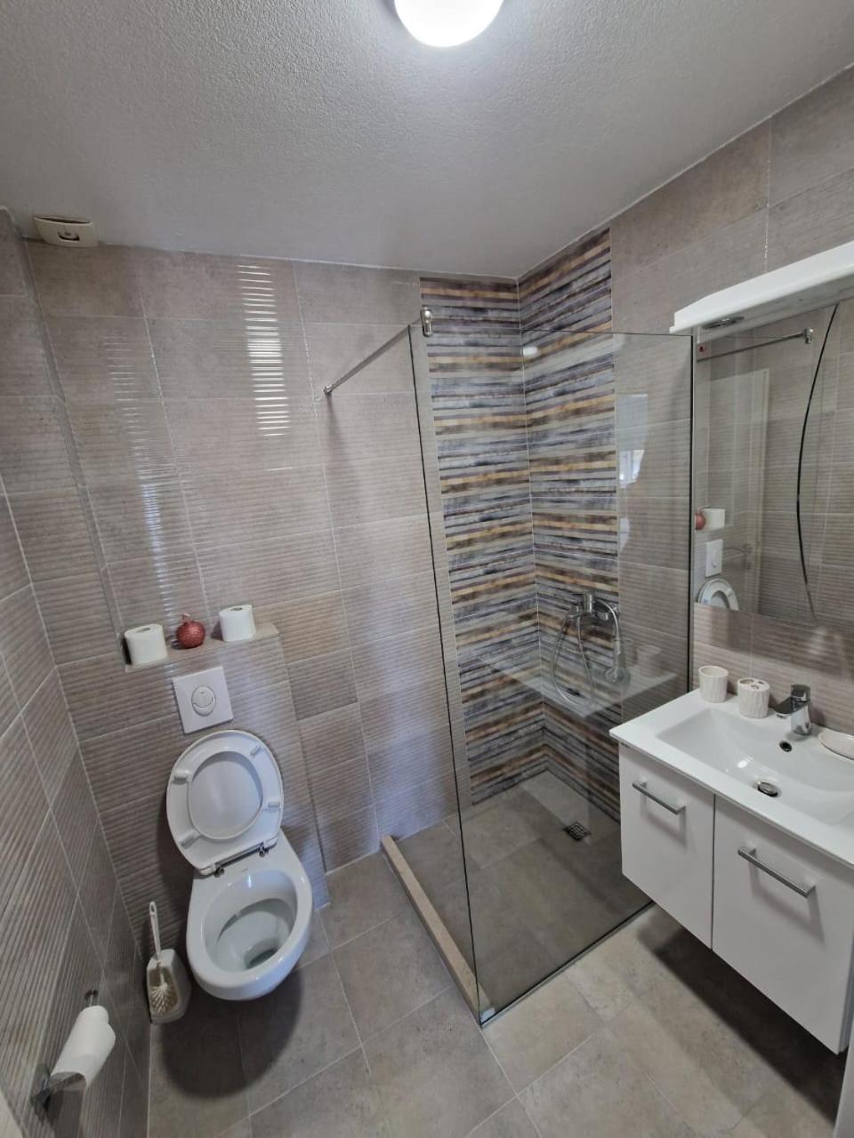 Studio Apartman Happy Home Tivat Exterior foto
